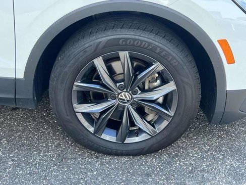 Used 2022 Volkswagen Tiguan SE image 5