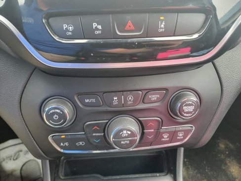 Used 2019 Jeep Cherokee Limited w/ Luxury Group image 24