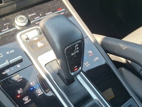 Certified 2023 Porsche Cayenne Platinum Edition image 16