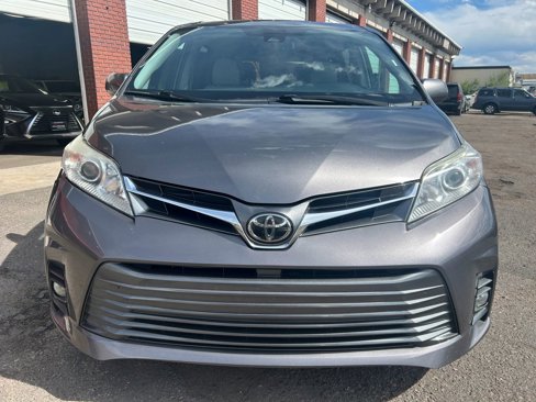 Used 2018 Toyota Sienna XLE image 8