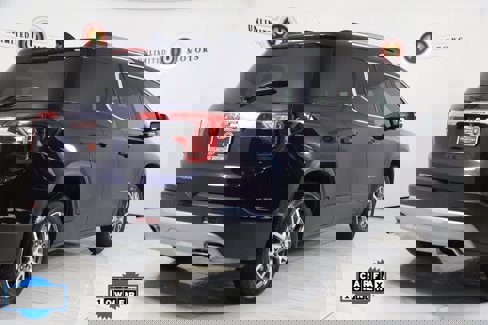 Used 2022 GMC Acadia SLE w/ Driver Convenience Package image 3