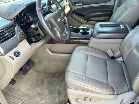 Used 2018 Chevrolet Suburban LT image 6
