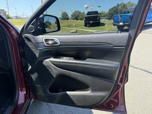 Used 2020 Jeep Grand Cherokee Limited image 31