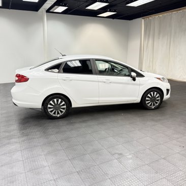 Used 2013 Ford Fiesta SE image 6