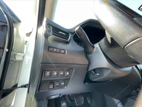 Used 2020 Nissan Rogue SV image 20