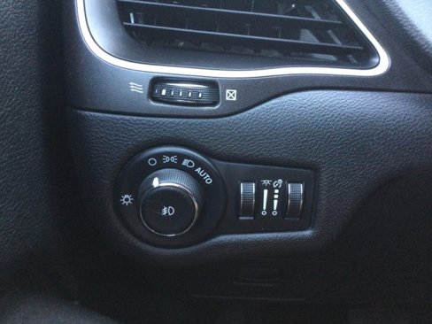Used 2020 Jeep Cherokee Trailhawk w/ Cold Weather Group image 8