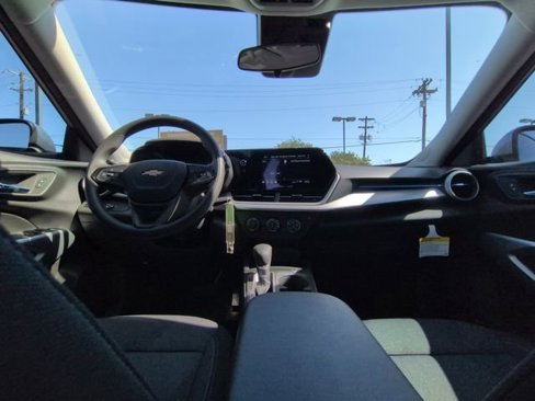 New 2025 Chevrolet Trax LS w/ LS Convenience Package image 2