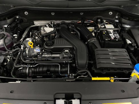 New 2025 Volkswagen Taos SE image 10