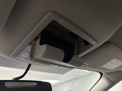 Used 2011 Ford Edge SEL image 34