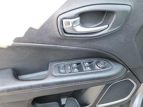 Used 2019 Jeep Compass Latitude w/ Cold Weather Group image 6