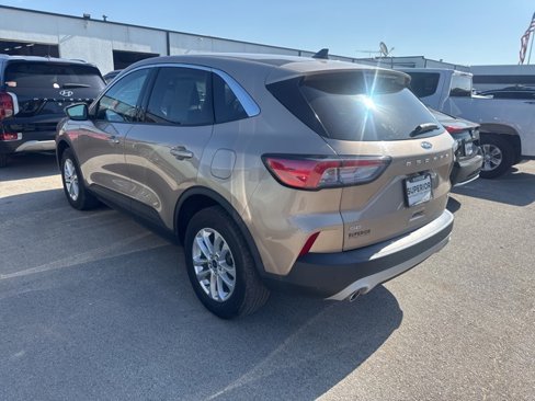 Used 2021 Ford Escape SE image 4