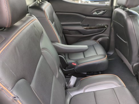 Used 2022 GMC Acadia AT4 w/ Preferred Package image 18