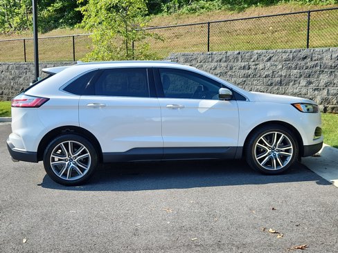 Used 2019 Ford Edge Titanium image 11