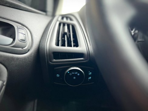Used 2017 Ford Focus SE image 10