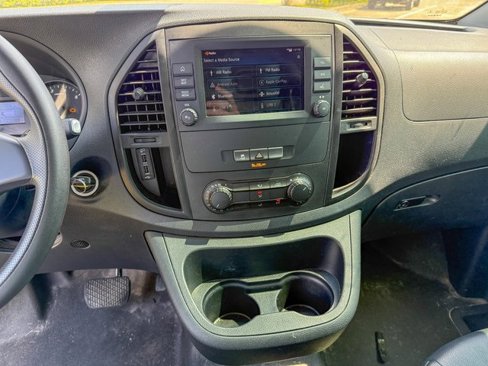 Used 2022 Mercedes-Benz Metris image 13