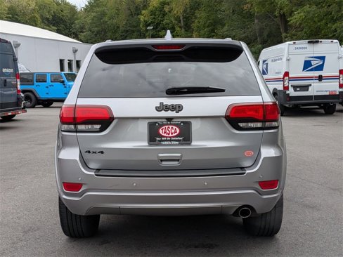 Used 2017 Jeep Grand Cherokee Altitude image 4