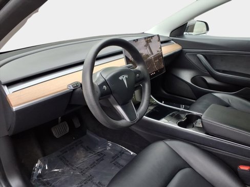 Used 2020 Tesla Model 3 Standard Range image 11