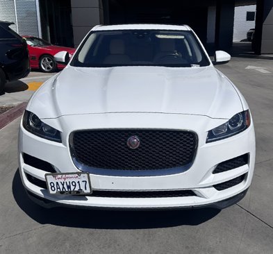 Used 2018 Jaguar F-PACE Premium image 3