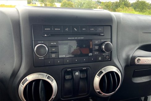 Used 2016 Jeep Wrangler Sahara w/ Connectivity Group image 22