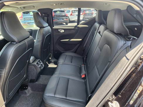 New 2025 Volvo XC40 B5 Core w/ Protection Package image 18
