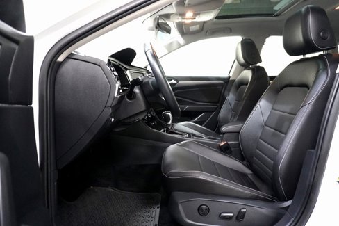 Certified 2023 Volkswagen Jetta SE w/ Panoramic Sunroof Package image 10