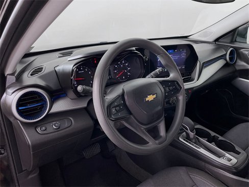 Certified 2025 Chevrolet Trax LS image 12