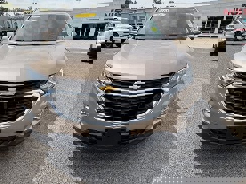 Used 2018 Chevrolet Equinox LT image 2