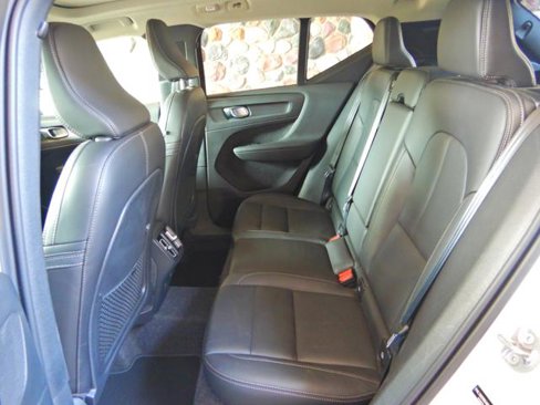 Used 2025 Volvo XC40 B5 Plus image 15