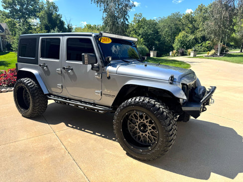 Used 2013 Jeep Wrangler Unlimited Sahara w/ Dual Top Group image 8