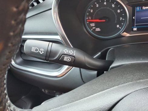 Used 2020 Chevrolet Equinox LT w/ Driver Convenience Package image 14