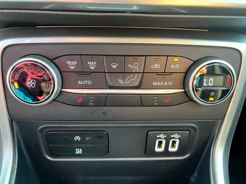 Used 2018 Ford EcoSport SE w/ SE Convenience Package image 25