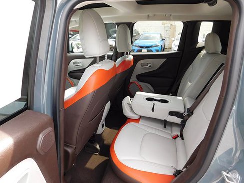 Used 2017 Jeep Renegade Limited image 13