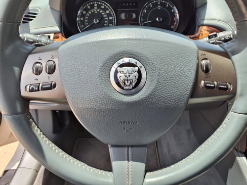 Used 2010 Jaguar XK Convertible image 20