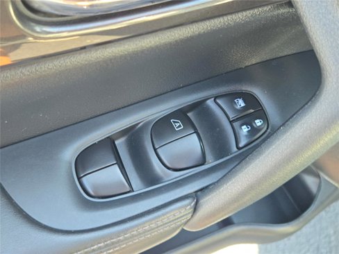 Used 2020 Nissan Rogue SV image 23