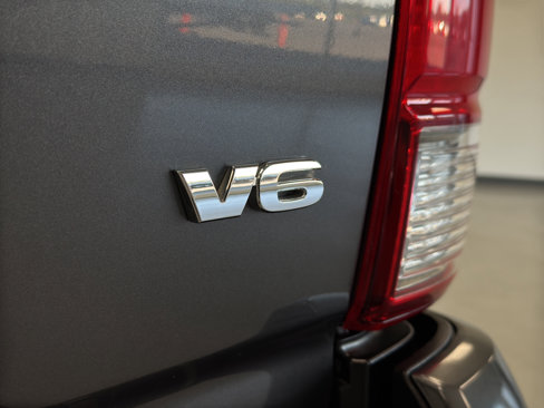 Used 2016 Toyota Tacoma TRD Sport image 36