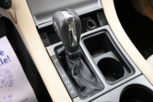 Used 2016 Ford Taurus SE image 16