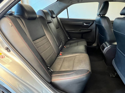Used 2016 Toyota Camry SE image 14