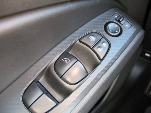 Used 2024 Nissan Altima 2.5 SV image 14