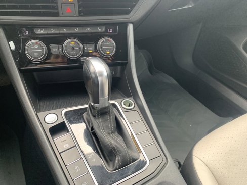Used 2019 Volkswagen Jetta R-Line w/ R-Line Cold Weather Package image 15