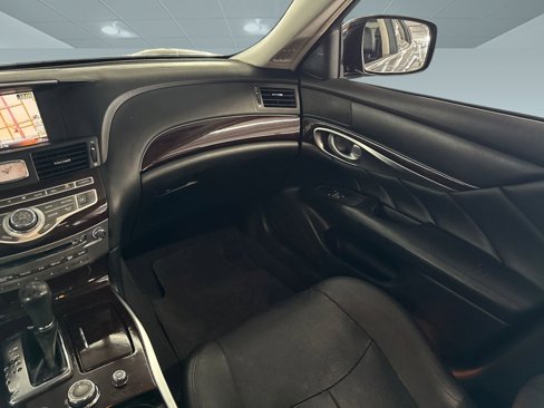 Used 2011 INFINITI M37 w/ Premium Pkg image 26