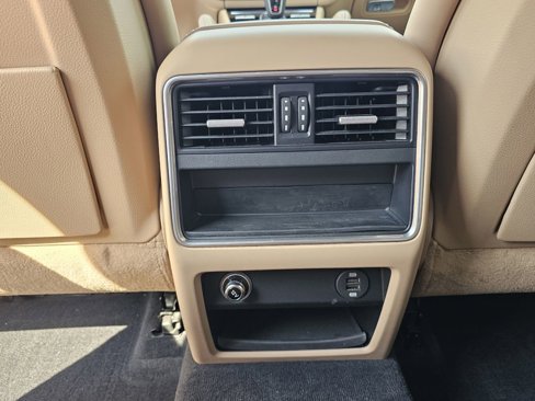 Certified 2019 Porsche Cayenne w/ Premium Package image 29