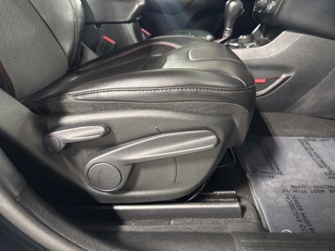 Used 2022 Jeep Cherokee Trailhawk w/ Comfort/Convenience Group image 44