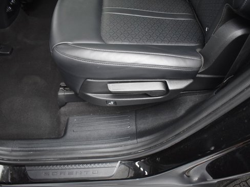 Used 2021 Kia Sorento S image 23