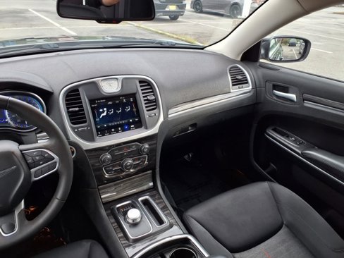 Used 2022 Chrysler 300 Touring image 11