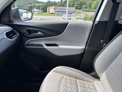 Used 2022 Chevrolet Equinox LS w/ LS Convenience Package image 26