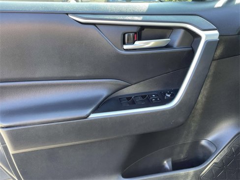 Used 2021 Toyota RAV4 XLE image 12