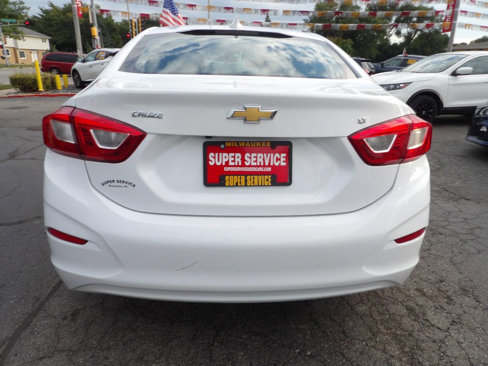 Used 2018 Chevrolet Cruze LT w/ Convenience Package image 4