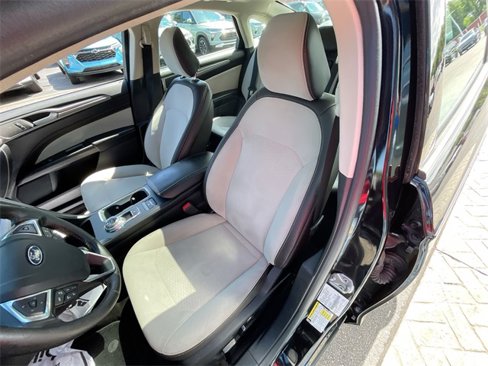 Used 2020 Ford Fusion SE w/ Equipment Group 151A image 19