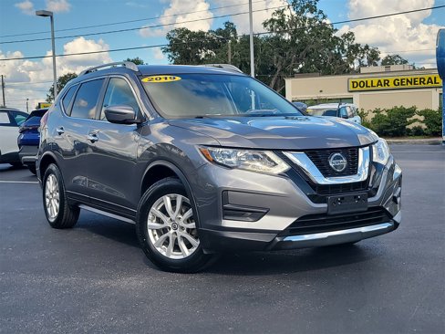 Used 2019 Nissan Rogue SV image 2
