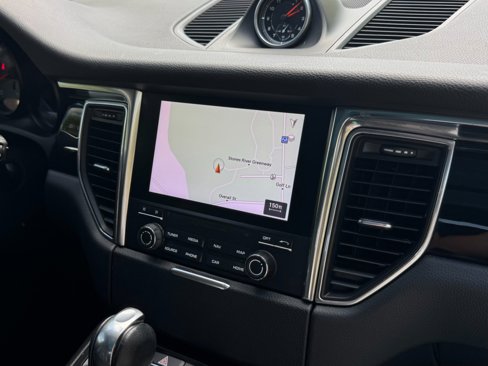 Used 2018 Porsche Macan S image 32